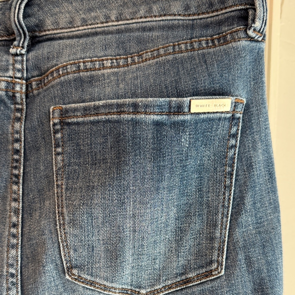 White House Black Market Dark Blue Skinny Jeans - Picture 4 of 7
